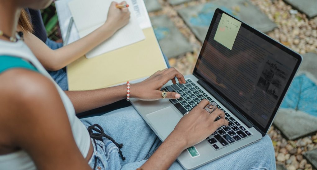 how much should i spend on a laptop for college