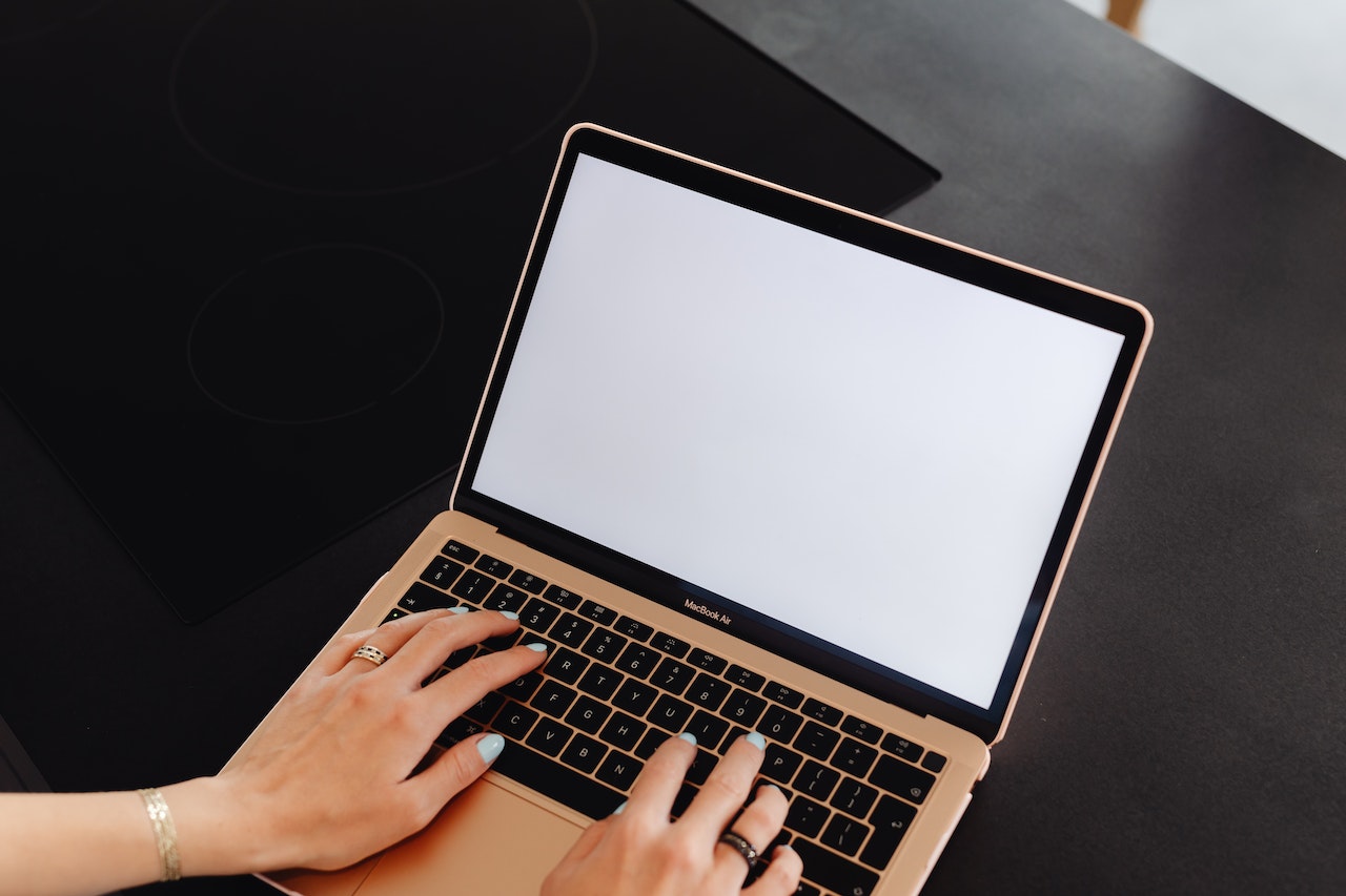 Best Laptop with Long Battery Life and Lightweight